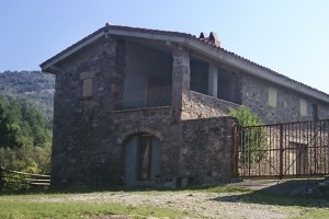  La masia de Santa Eugènia, a Berga. El seu masover va ser assassinat el 1949 per acollir aquests guerrillers anarquistes.