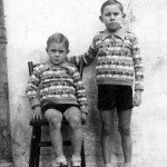 Germans Sayos durant la seva infantesa al carrer Pavía.