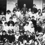 Grup de nens de l'escola d'Antònia Guardiola.